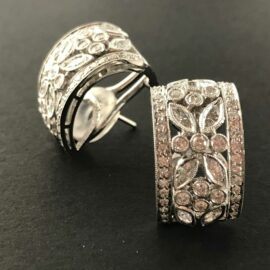 Victoria style earring